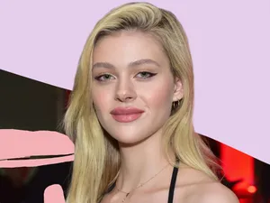 Blonde Celebrity Event Portrait Wallpaper