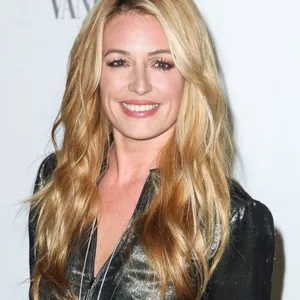 Blonde Celebrityat Event Wallpaper