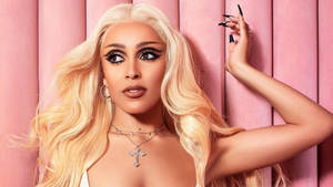 Blonde Glamour Doja Cat Wallpaper