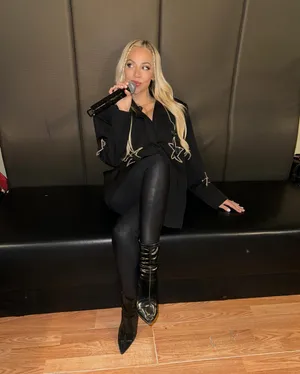 Blonde Singerwith Microphone Wallpaper