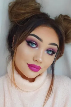 Blossoming Beauty In Spring Makeup Wallpaper