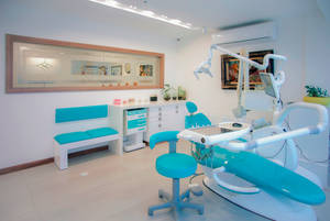 Blue And White Dentistry Clinic Wallpaper