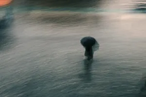 Blurry Umbrella Figurein Motion.jpg Wallpaper