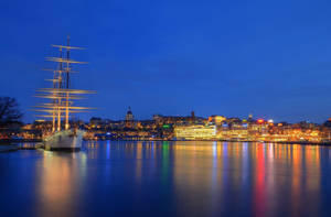 Boat In Stockholm At Night Wallpaper