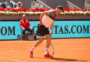 Bob Bryan Holding Hips Wallpaper