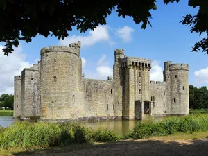 Bodiam Castle Sunny Day Wallpaper