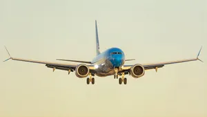 Boeing 737 Aircraft Landing Wallpaper