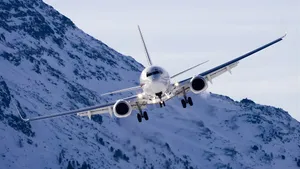Boeing 737 Mountain Approach Wallpaper