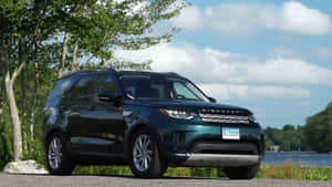 Bold And Rugged Land Rover Discovery Wallpaper