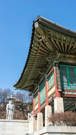 Bongeunsa_ Temple_ Architecture_and_ Statue Wallpaper