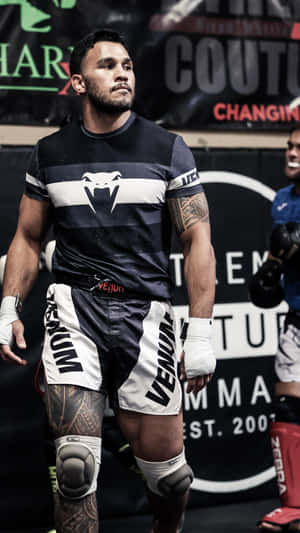 Brad Tavares Wearing Black And White Wallpaper