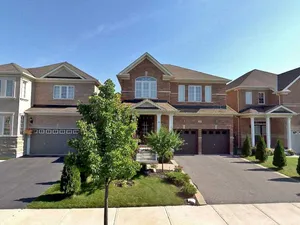 Brampton Suburban Residence Wallpaper