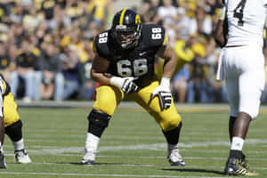 Brandon Scherff In Iowa Hawkeyes Football Against Western Michigan Wallpaper