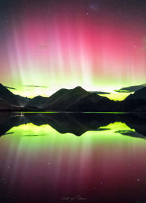 Breathtaking Southern Lights Display Wallpaper