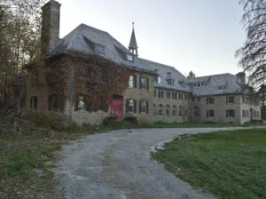 Breathtaking Sunrise Over Mountain Peaks Wallpaper