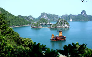 Breathtaking View Of Halong Bay, Vietnam Wallpaper