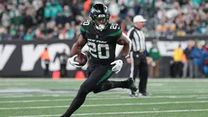 Breece Hall New York Jets Running Back Action Wallpaper