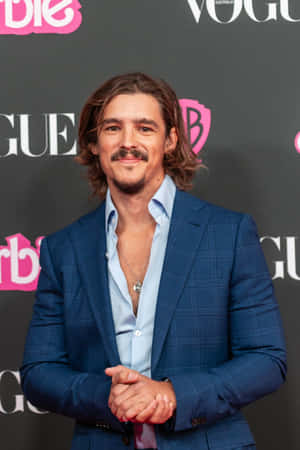 Brenton Thwaites Blue Suit Event Wallpaper