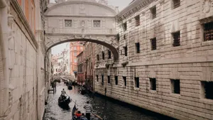 Bridge Of Sighs Famous Tourist Spot Wallpaper