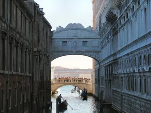 Bridge Of Sighs Morning Tourists Wallpaper