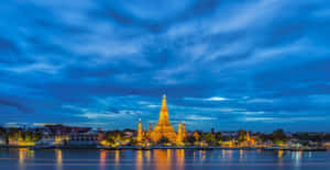 Bright Lights In Wat Arun Wallpaper