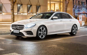 Bright White Mercedes Benz Clase E Wallpaper