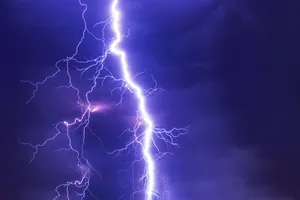 Brilliant Spider Lightning Wallpaper