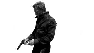 British Action Star Daniel Craig Wallpaper