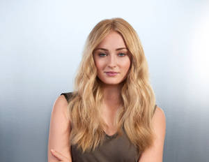 British Superstar Sophie Turner Wallpaper