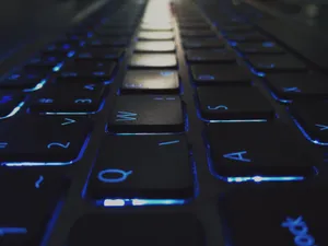 Broadcasting Your Ideas With Multimedia Wallpaper