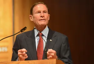Brown Aesthetic Senator Richard Blumenthal Desktop Wallpaper