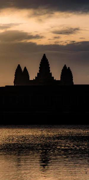 Brown Angkor Thom Silhouette Wallpaper