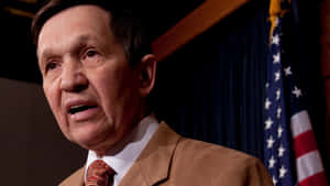 Brown Suit Of Dennis Kucinich Wallpaper