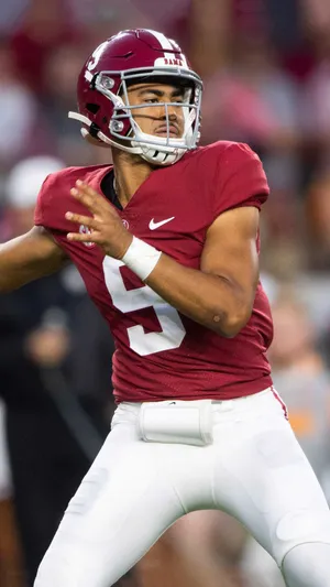 Bryce Young Quarterback Action Shot Wallpaper