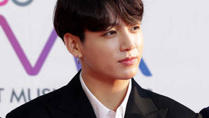 Bts Jung Kook Looking Away Wallpaper