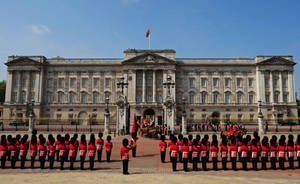 Buckingham Palace Guards Wallpaper