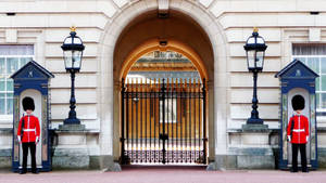 Buckingham Palace Locked Gate Wallpaper