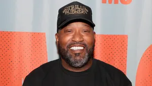 Bun Bat Event Smiling Wallpaper