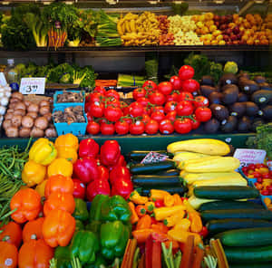 Bustling Farmers Market With Fresh Produce Wallpaper