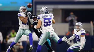 Byron Jones With Teammates Wallpaper