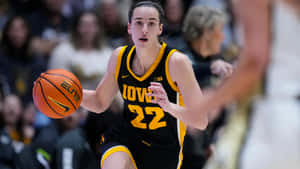 Caitlin Clark Iowa Basketball Action Wallpaper