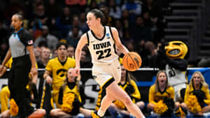 Caitlin Clark Iowa Basketball Action Wallpaper