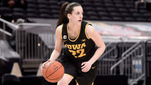 Caitlin Clark Iowa Basketball Action Wallpaper