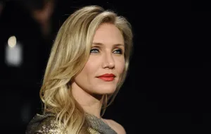 Cameron Diaz In Fancy Dress And Make-up Wallpaper