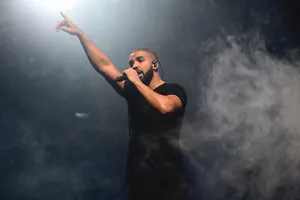 Canadian Hip Hop Artist Drake Delivers An Inspiring Aesthetic Performance Wallpaper