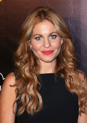 Candace Cameron Bure Smiling At An Event Wallpaper