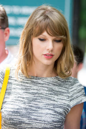 Candid Taylor Swift Iphone Wallpaper