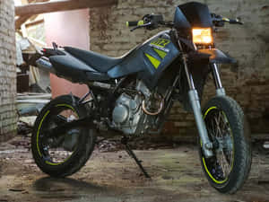 Capion: Dynamic Mz Motorcycle In Action Wallpaper