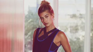 Caption: American Model Hailey Baldwin Dazzles In Casual Attire Wallpaper