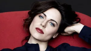 Caption: Antje Traue In Chic Red Chair Wallpaper